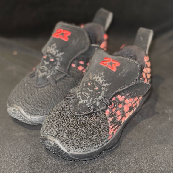 Nike LeBron 17 Black Red Toddler Size 9C 23 Lion - Picture 4 of 13